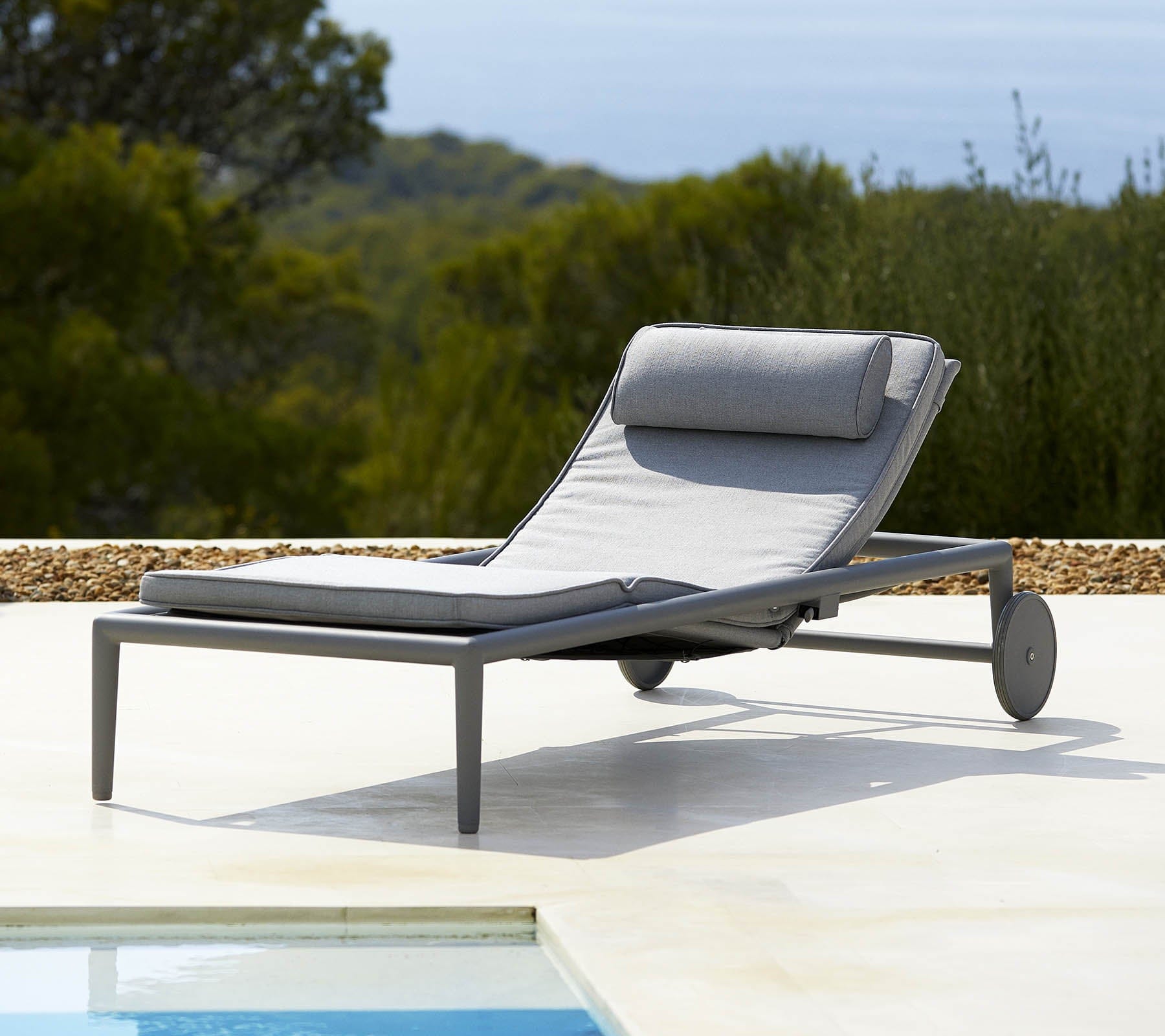 Conic Rolling Chaise Lounge Sunbed