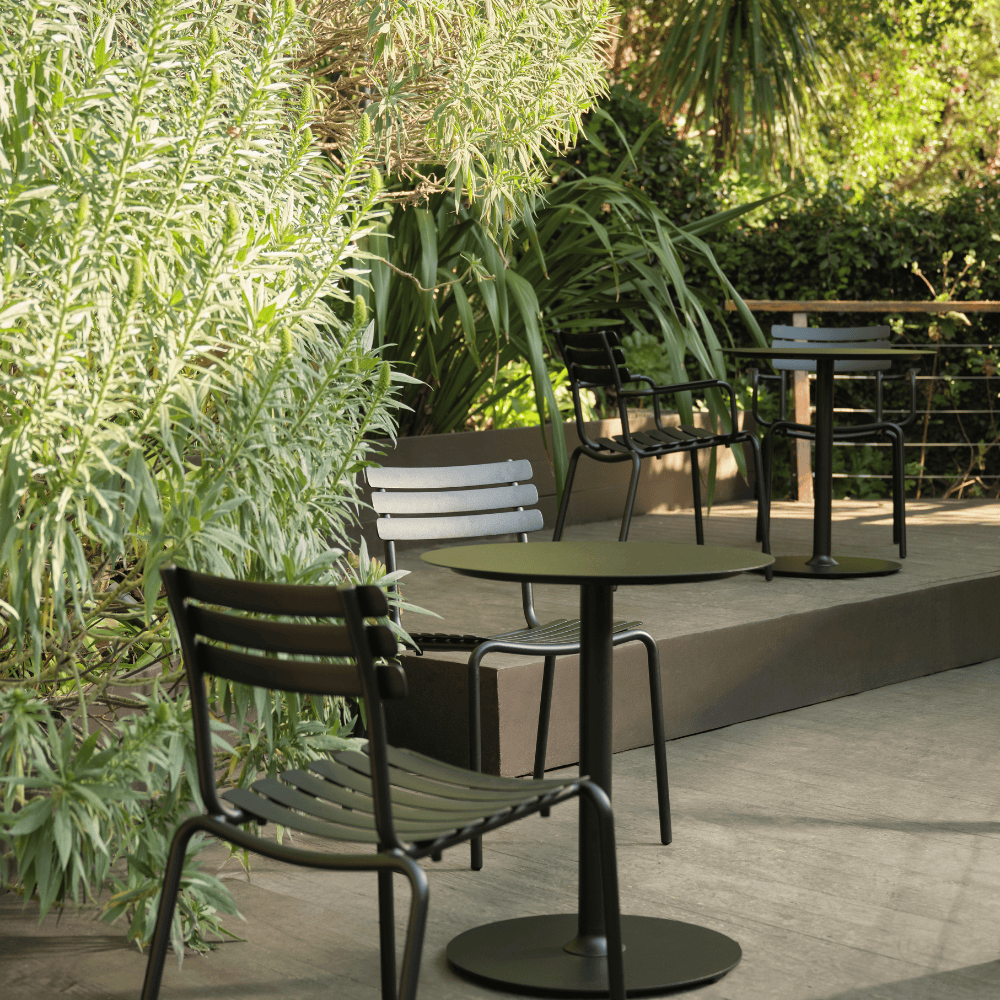 ALUA Outdoor Dining Chair w/o Armrests lifestyle