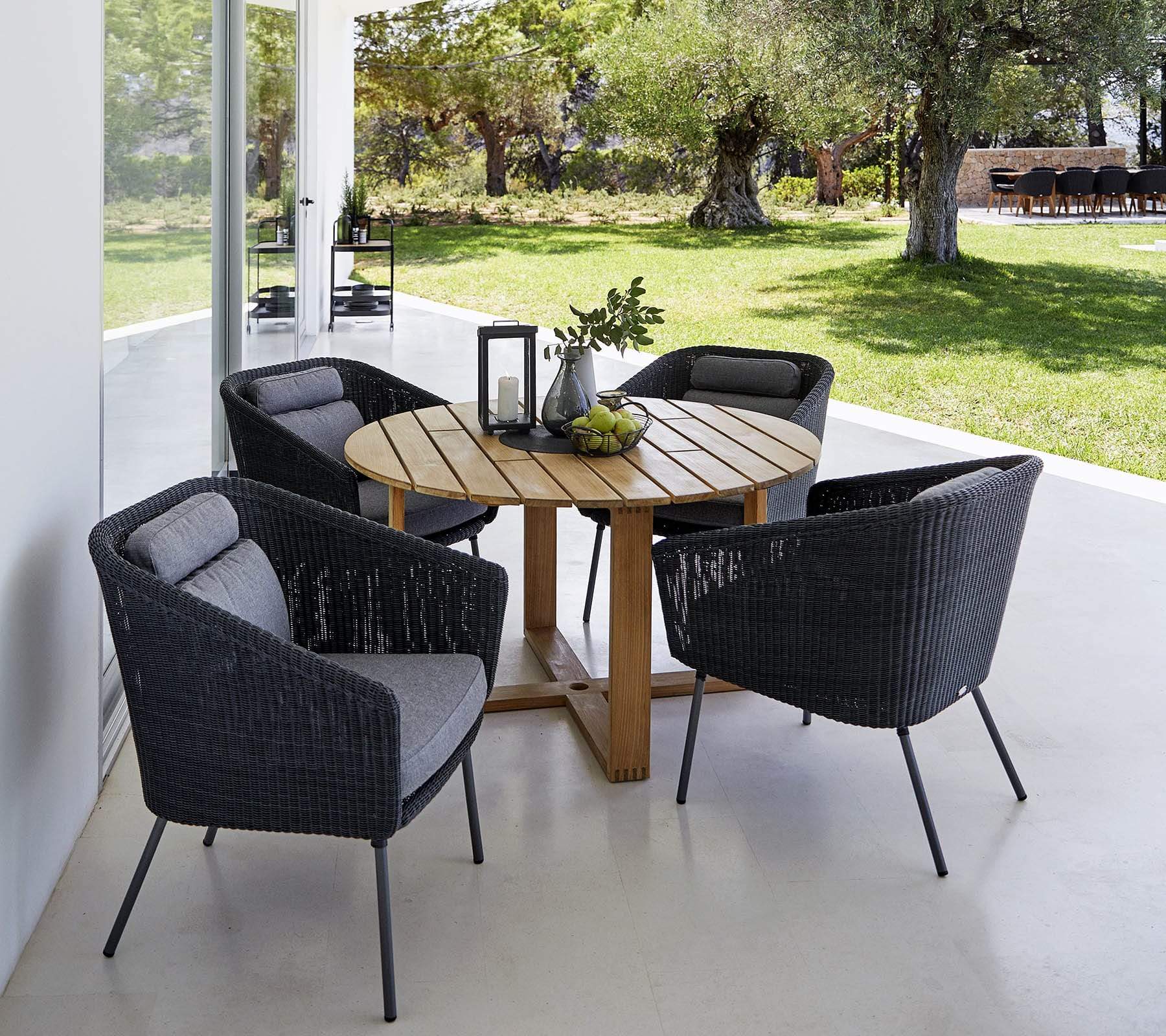Endless Outdoor Round Dining Table